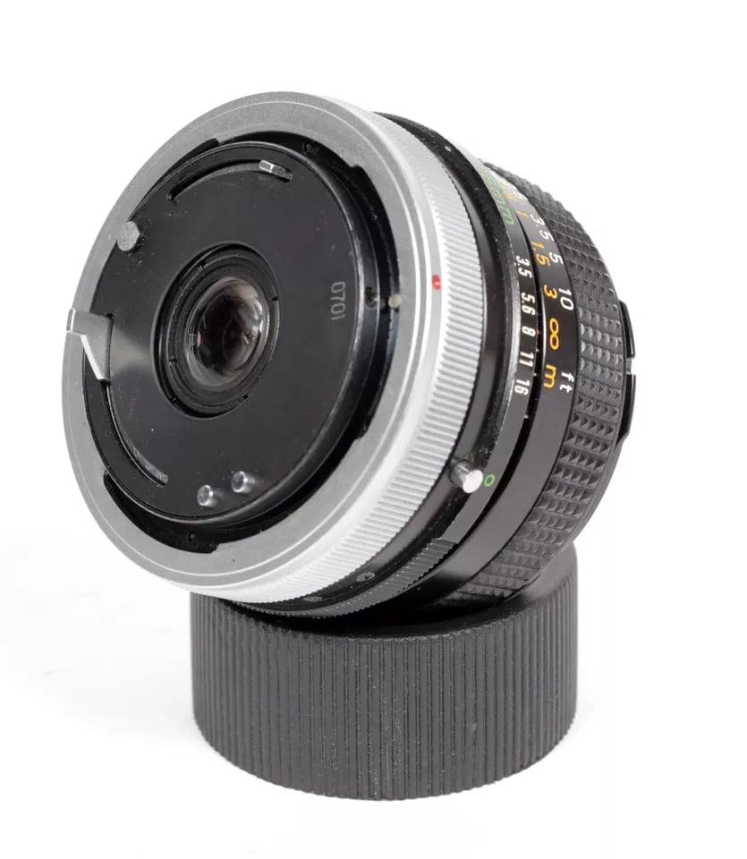 Canon FD/FDn 28mm wide angle lens for Canon FD mount cameras Canon FD/FDn 28mm wide angle lens for Canon FD mount cameras